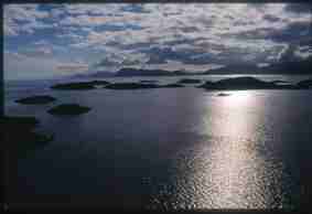 ph_08_vers_ouest_heningsvaer.jpg (3457 octets)