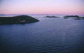 ph_15_Heningsvaer_minuit.jpg (3808 octets)