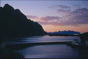 ph_19_Heningsvaer_minuit.jpg (4179 octets)
